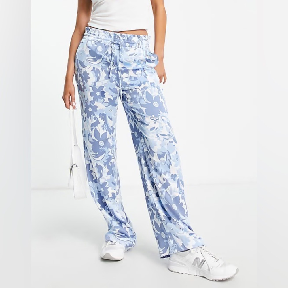 NWT Vero Moda Blue White Floral Wide Leg Satin Pants Elastic Waist XL Whimsical
